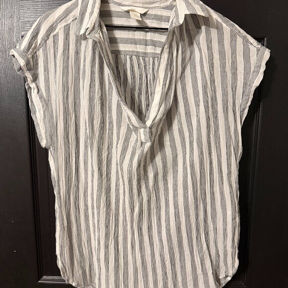 H&M Tops - Womens H&M Vneck Blouse Light Gauzy Knit White Black Medium